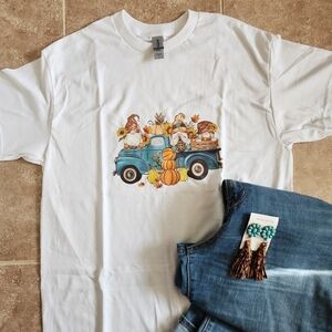 New!! Vintage truck Gnome Pumpkins Short Sleeve Graphic T-Shirt